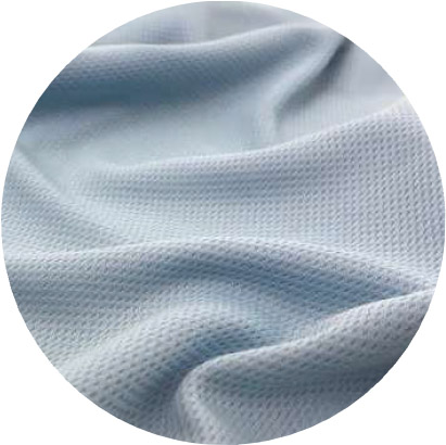 เนื้อผ้าบริเวณหน้าออกของ อุณหภูมิที่เปลี่ยนไปเมื่อทดสอบระหว่างผ้าห่มทั่วไปกับผ้าห่ม Fine Air-raschel เป็นเนื้อผ้าสัมผัสเย็น