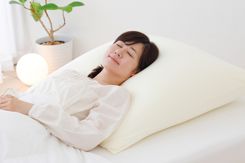 ผู้หญิงนอนหลับบนหมอน Dai pillow นุ่มฟู ขนาดใหญ่
